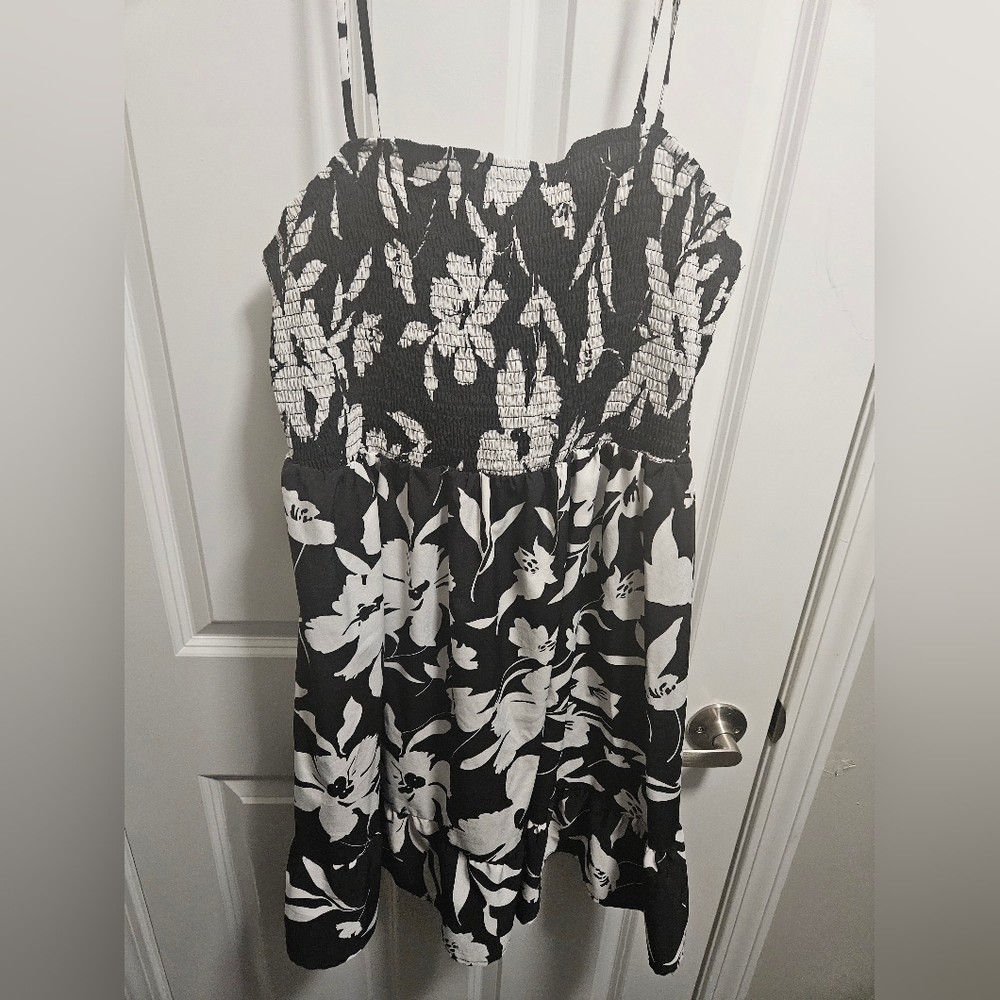 SHEIN Black and White Floral Mini Dress